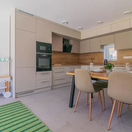 Family Friendly In W Pool&ac By Nw