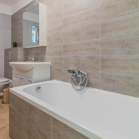 Family Friendly In W Pool&ac By Nw