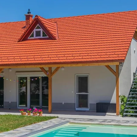 Family Friendly In W Pool & Ac By Nw Fonyód