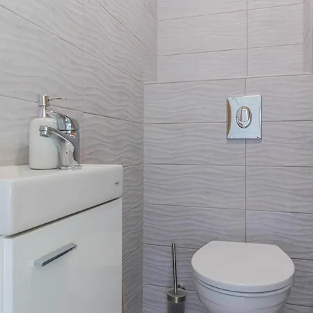 Apartman Family Friendly In W Pool&ac By Nw