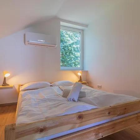 Family Friendly In W Pool&ac By Nw Apartman