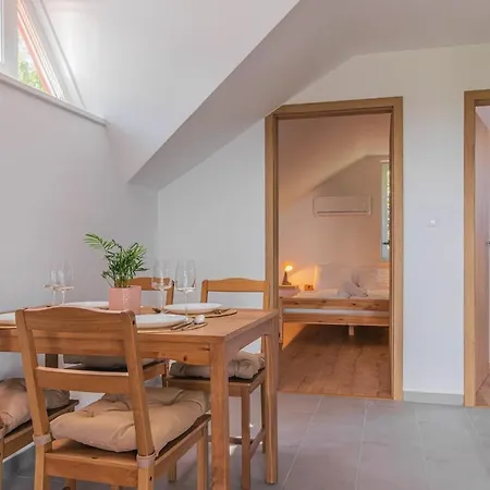 Apartman Family Friendly In W Pool&ac By Nw
