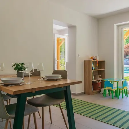 Family Friendly In W Pool&ac By Nw