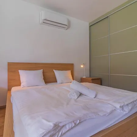 Family Friendly In W Pool&ac By Nw